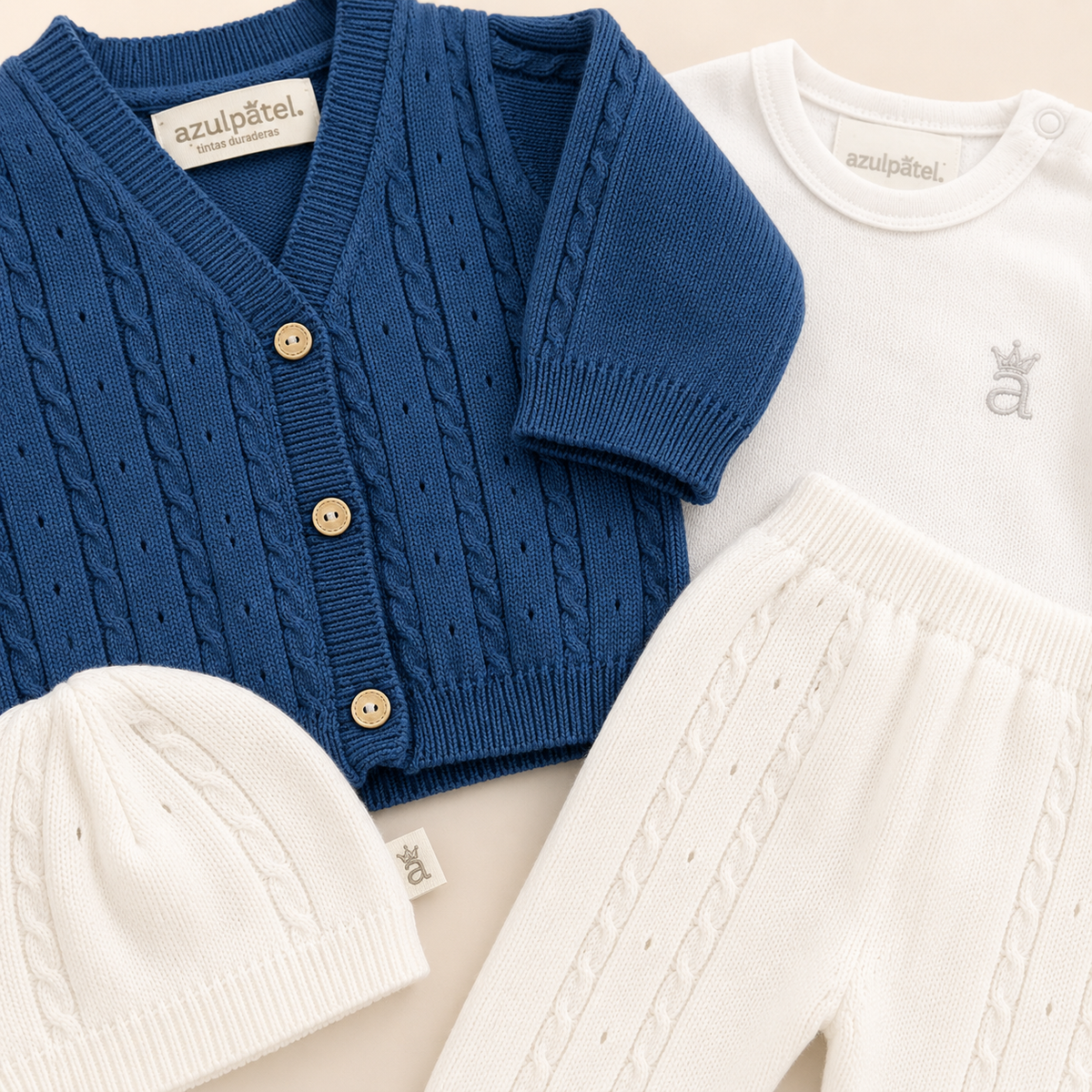 Conjunto Tejido Clásico para Bebé | Cardígan Azul Petróleo, Polaina, Body y Gorro | 4 Piezas
