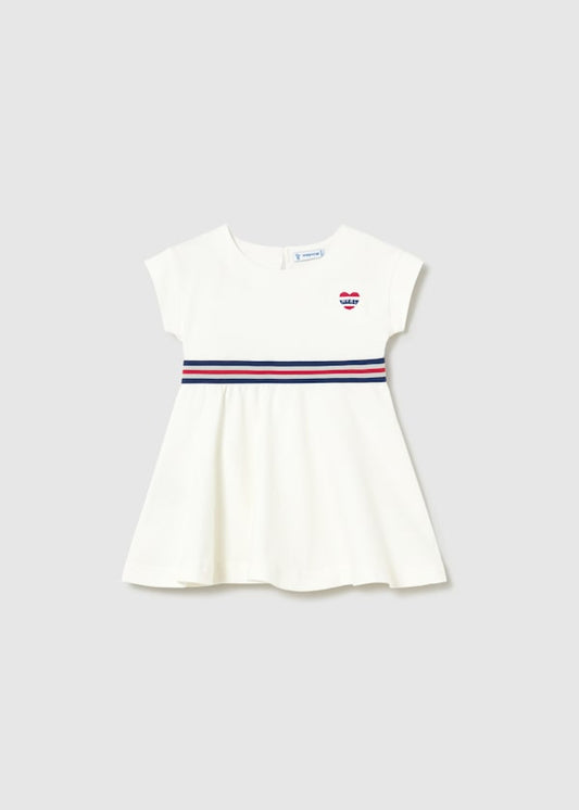 ⚪️ Vestido Bebé Niña Blanco | Cinta Tricolor Azul-Rojo, Corazón Bordado y Falda Evasé | Mayoral