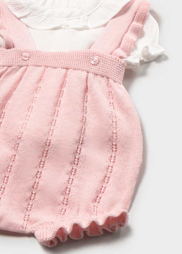 ⚪️ CONJUNTO PETO TRICOT Y BLUSA PARA RECIEN NACIDA ROSA