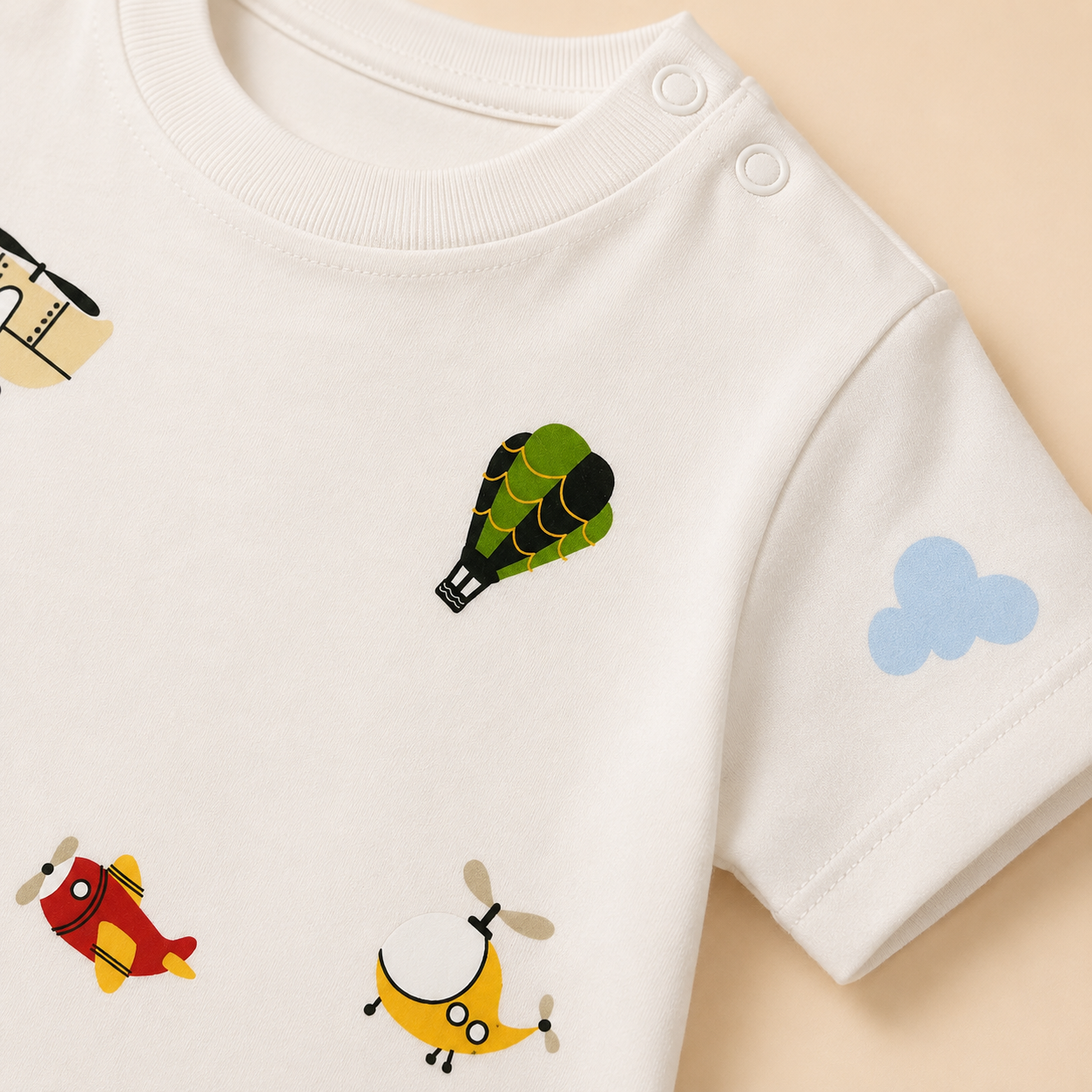 ⚪️ Conjunto Adventure Bon Voyage Bebé – Camiseta Blanca y Short Cargo Verde