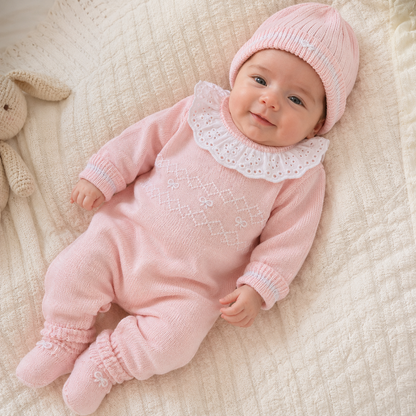Mameluco Tejido Rosa para Bebé Niña Recién Nacida - 4 Piezas con Gorro y Escarpines | Mara Baby