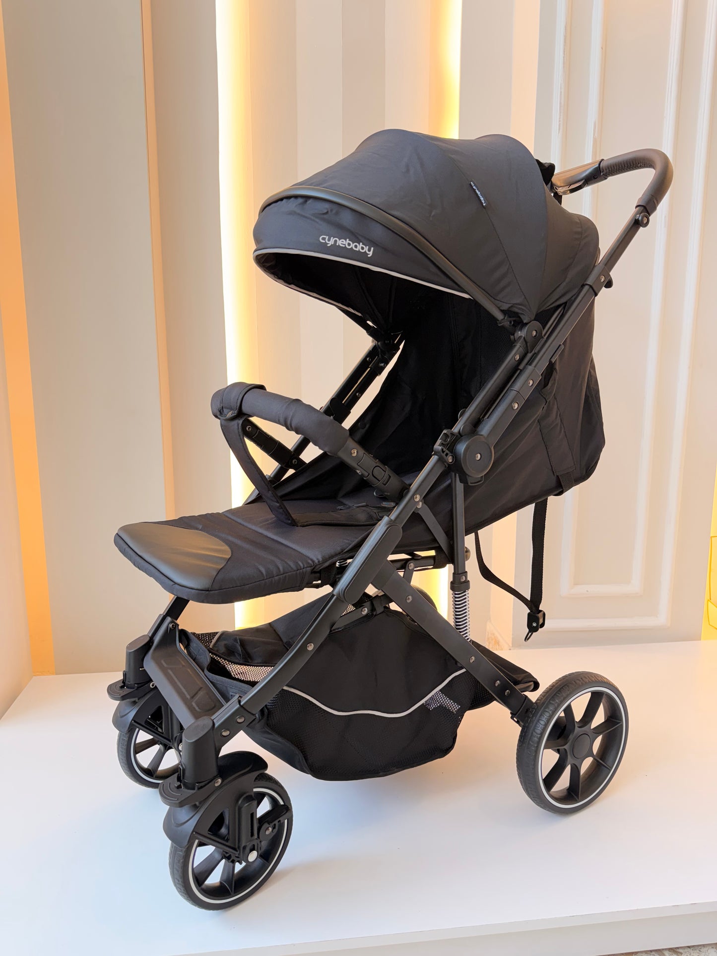 COCHE PASEADOR NEGRO- CYNEBABY