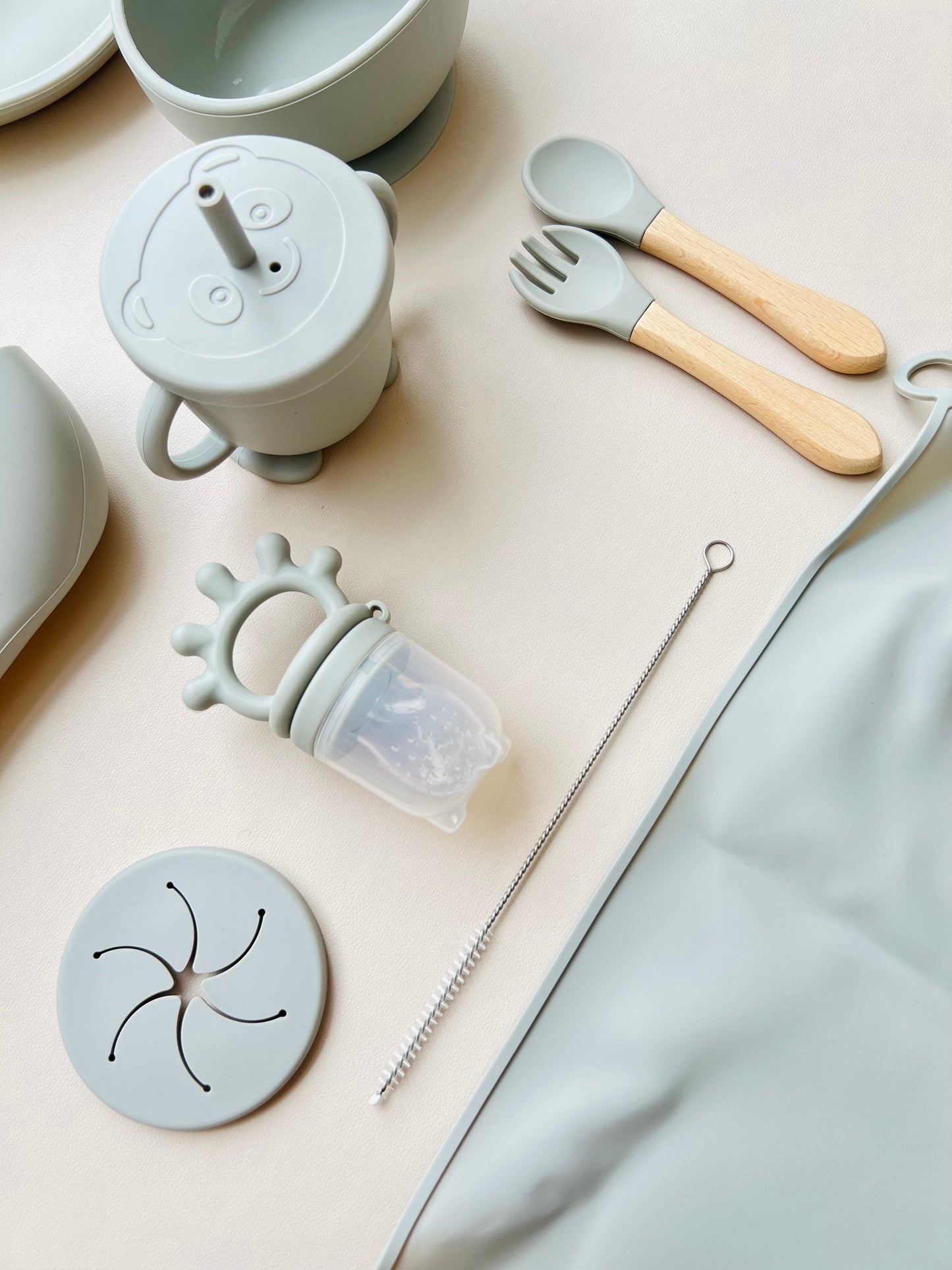 SET DE ALIMENTACIÓN COMPLEMENTARIA 9 PIEZAS GRIS