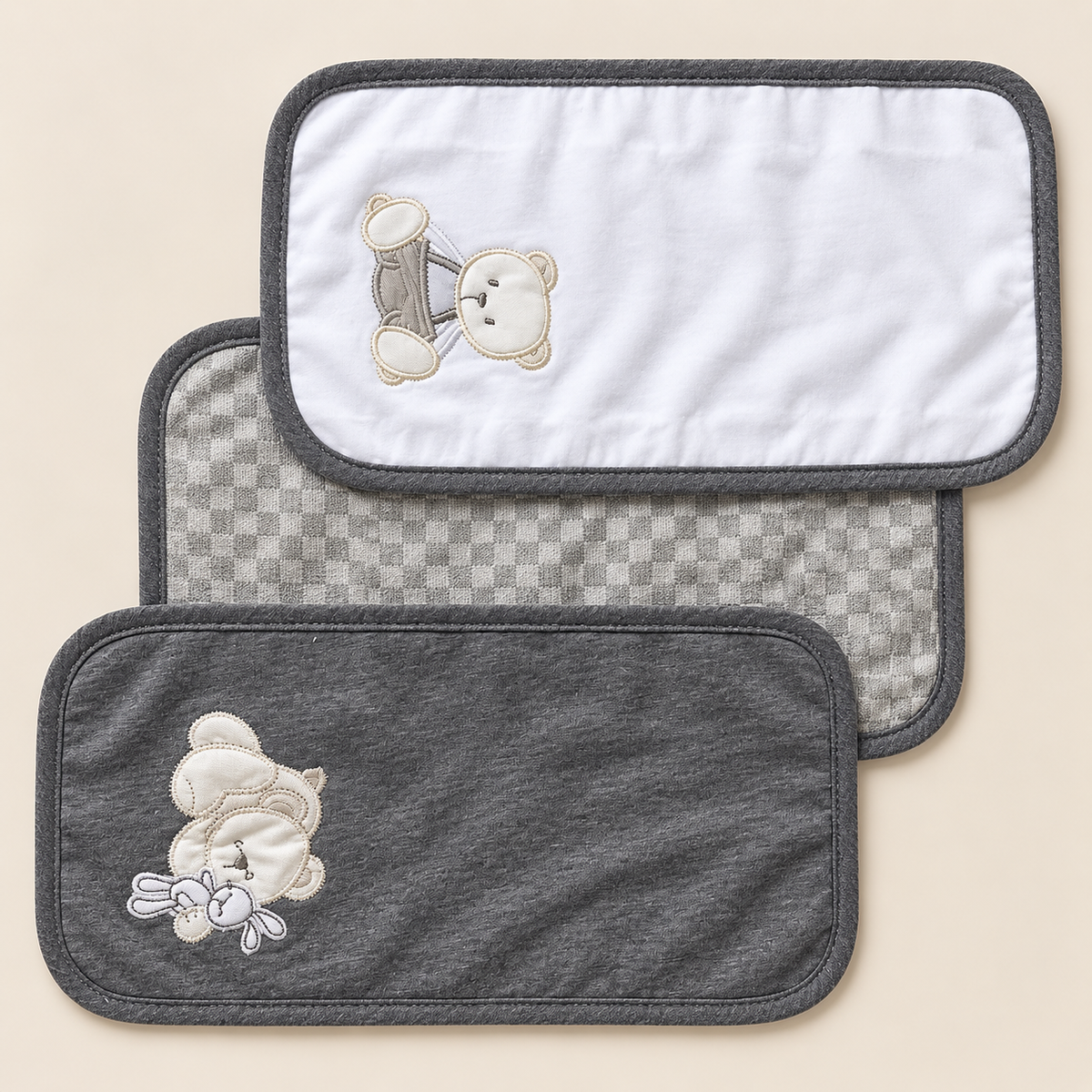 Baberos X3 para bebé gris con ositos bordados
