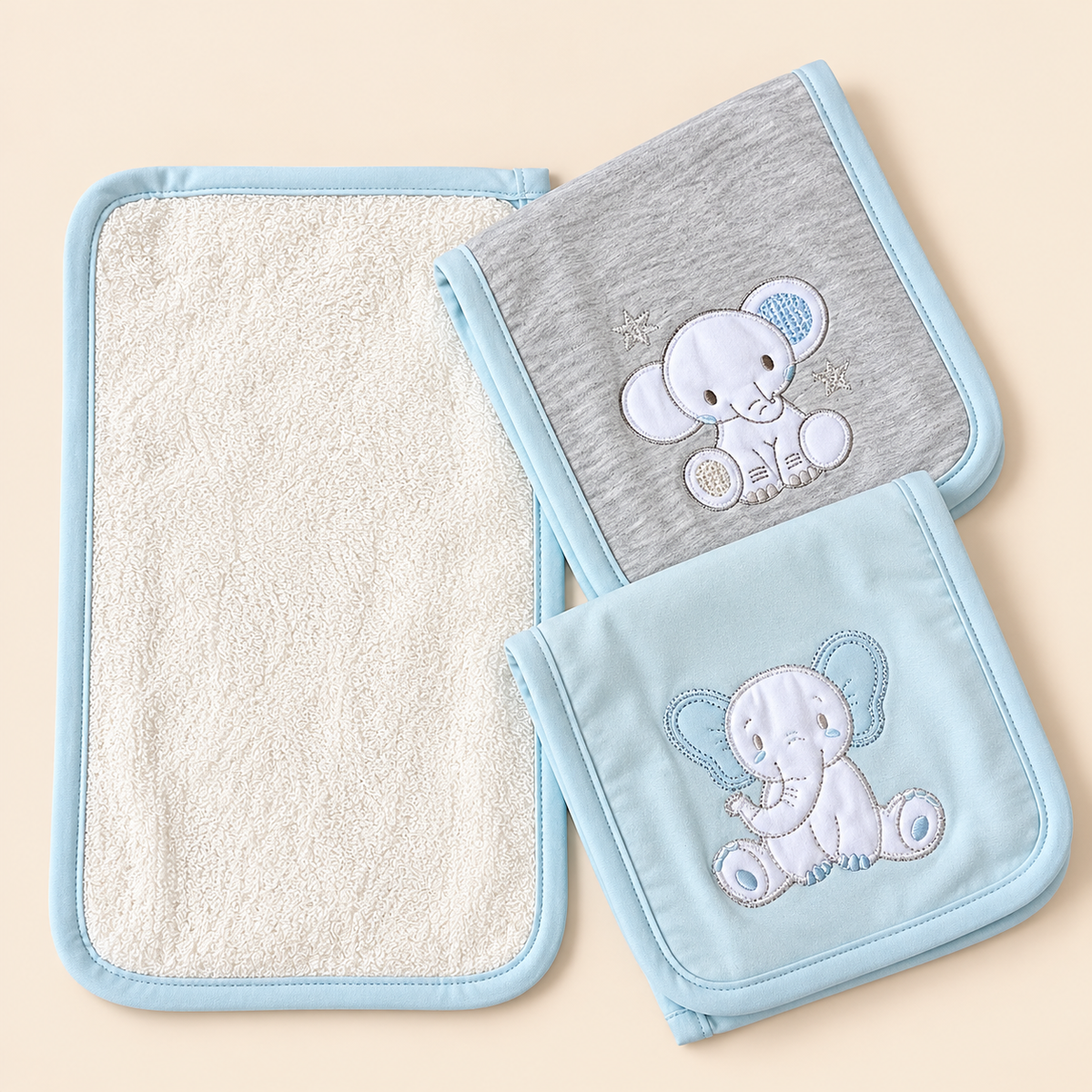 Set de baberos tipo pañito para bebé con bordes azules y reverso tipo toalla