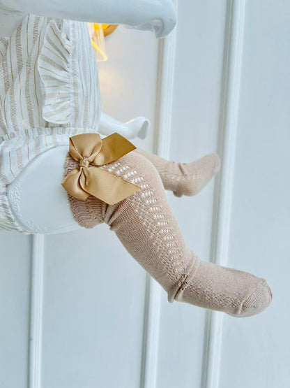 MEDIAS ESPAÑOLAS PARA BEBE CON LAZO - COLOR BEIGE - TALLA M & L