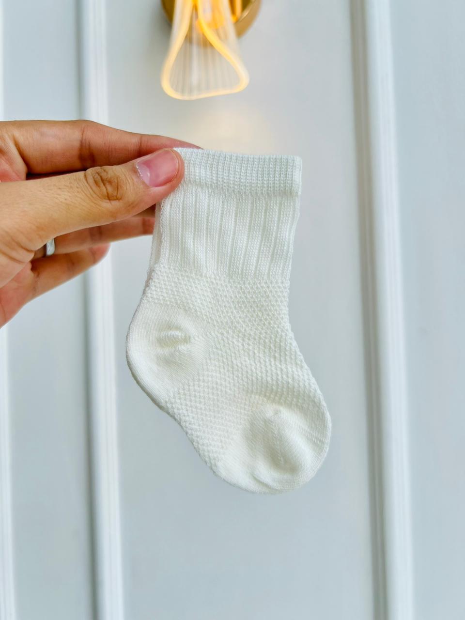 MEDIAS CORTAS CLASICAS PARA BEBE - COLOR BLANCO - TALLA XS, S & M