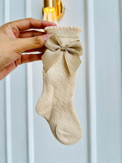 MEDIAS ESPAÑOLAS PARA BEBE CON LAZO - COLOR BEIGE ARENA - TALLA M