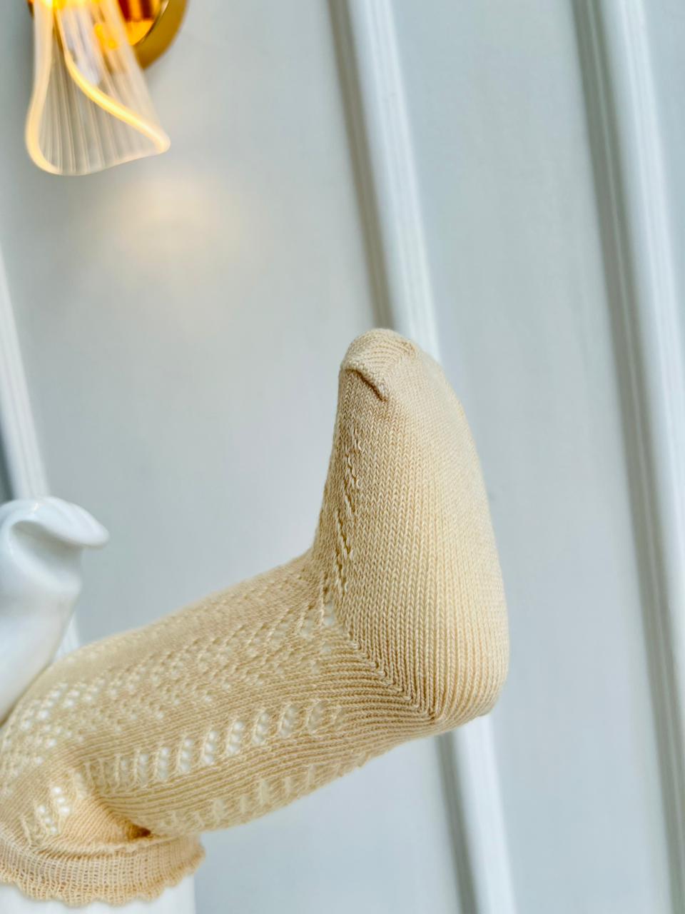 MEDIAS ESPAÑOLAS PARA BEBE CON LAZO - COLOR BEIGE ARENA - TALLA M