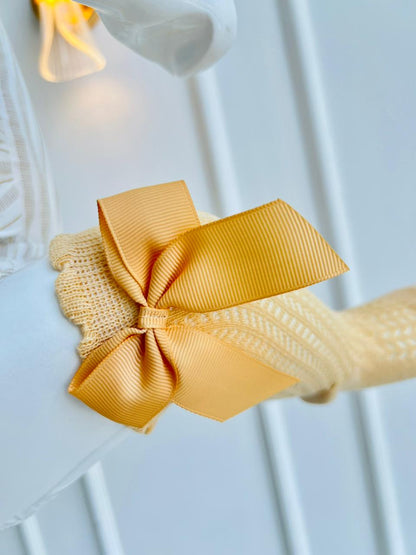 MEDIAS ESPAÑOLAS PARA BEBE CON LAZO - COLOR AMARILLO PASTEL - TALLA M