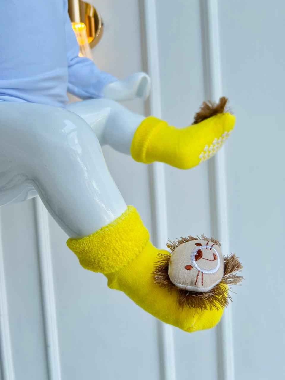 MEDIAS ANTIDESLIZANTE PARA BEBE - DISEÑO LEON - TALLA S