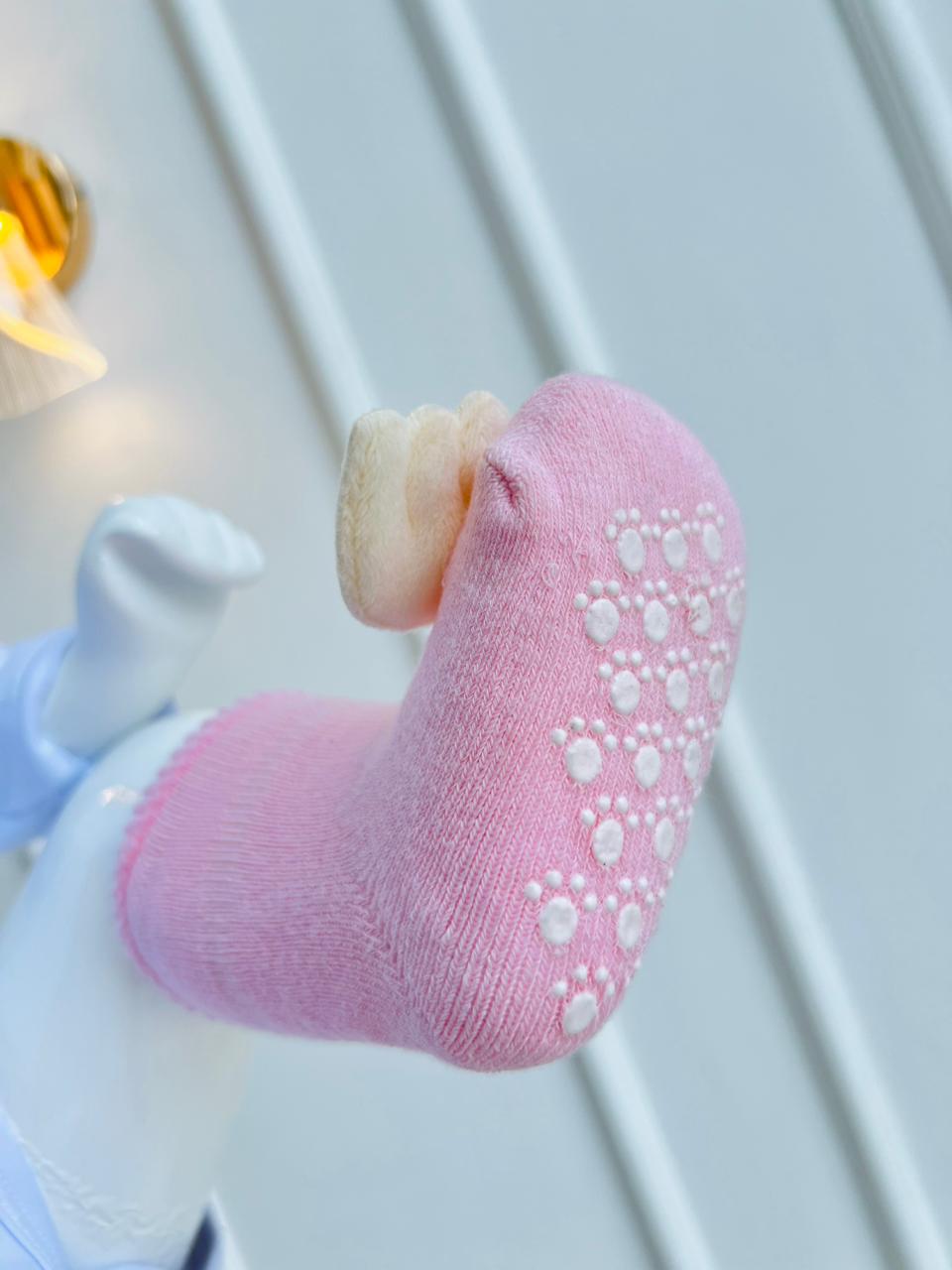 MEDIAS ANTIDESLIZANTE PARA BEBE - DISEÑO ALAS - TALLA S