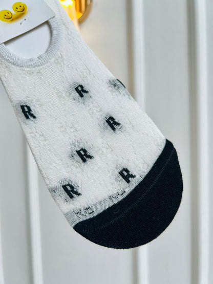 MEDIAS CORTAS PARA MUJER EN ENCAJE - COLOR BLANCO Y NEGRO