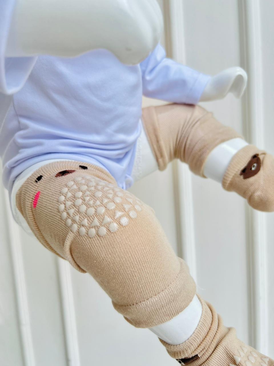 RODILLERA CON MEDIA ANTIDESLIZANTE - OSITO COLOR BEIGE ARENA