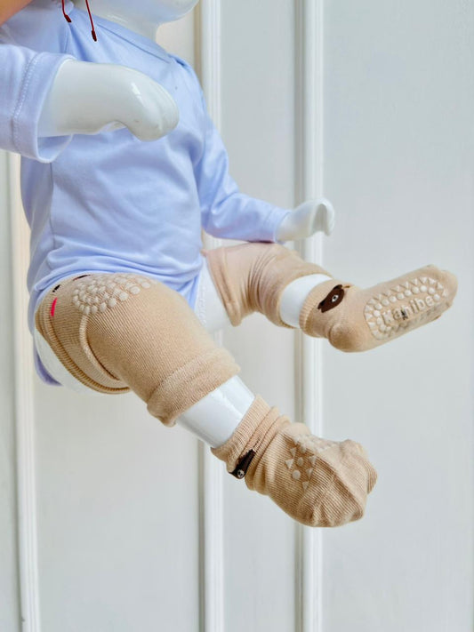 RODILLERA CON MEDIA ANTIDESLIZANTE - OSITO COLOR BEIGE ARENA