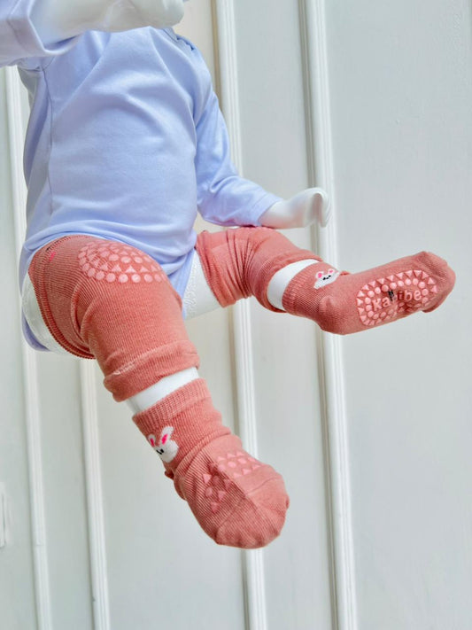 RODILLERA CON MEDIA ANTIDESLIZANTE-ROSADA CONEJO