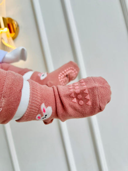RODILLERA CON MEDIA ANTIDESLIZANTE-ROSADA CONEJO
