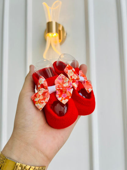 MEDIAS ANTIDESLIZANTES PARA BEBE CON LAZO DECORATIVO - SURTIDAS