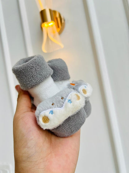 MEDIAS ANTIDESLIZANTES PARA BEBE CON LAZO DECORATIVO - DISEÑO ANIMALITOS