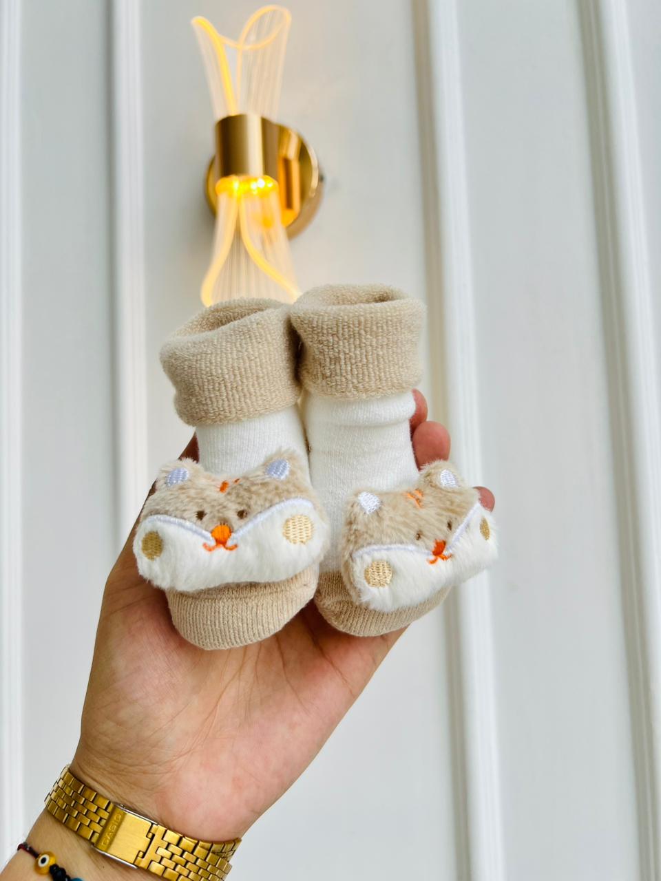 MEDIAS ANTIDESLIZANTES PARA BEBE CON LAZO DECORATIVO - DISEÑO ANIMALITOS