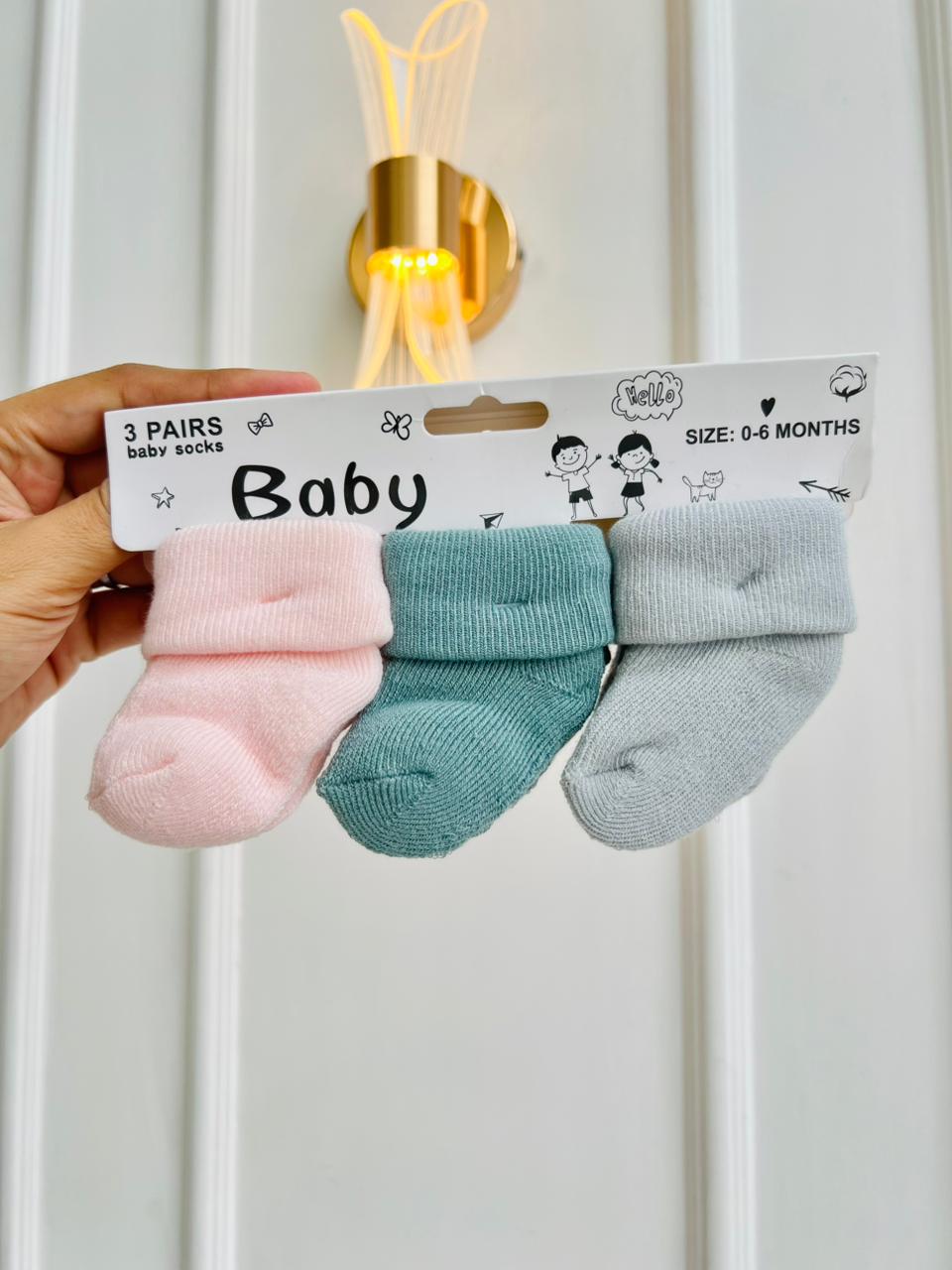 SET MEDIAS BASICAS PARA BEBE - 3 PARES 0 A 6 MESES