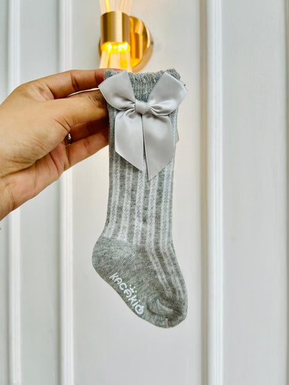 MEDIAS ESPAÑOLAS PARA BEBE CON LAZO - COLOR GRIS - TALLA M