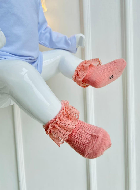 MEDIAS PARA BEBÉ CON ENCAJE DECORATIVO - COLOR ROSADO - TALLA S