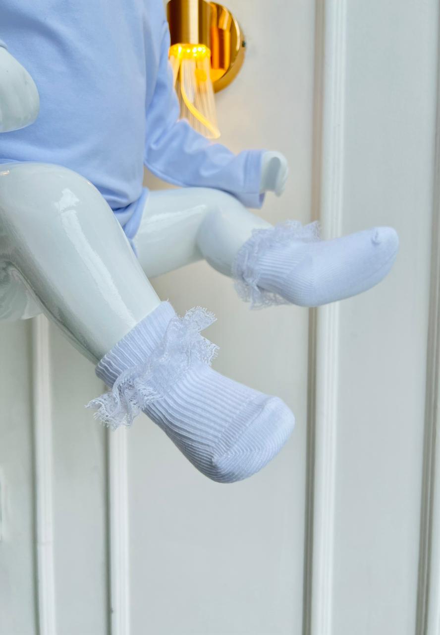 MEDIAS PARA BEBÉ CON ENCAJE DECORATIVO - COLOR  BLANCO - TALLA S