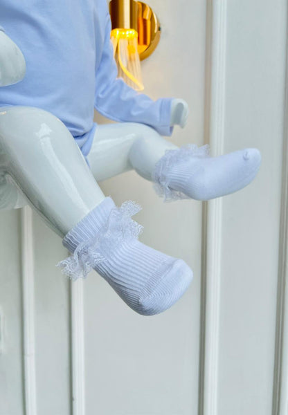 MEDIAS PARA BEBÉ CON ENCAJE DECORATIVO - COLOR  BLANCO - TALLA S