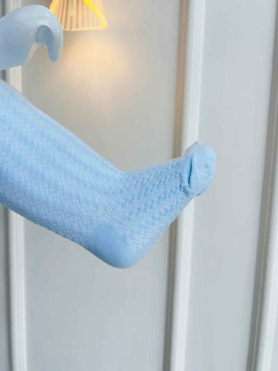 MEDIAS LARGAS PARA BEBÉ - DISEÑO DE PERRITO - COLOR CELESTE