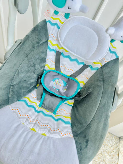 SILLA MECEDORA ELECTRICA PARA BEBÉ CON JUGUETES COLGANTES