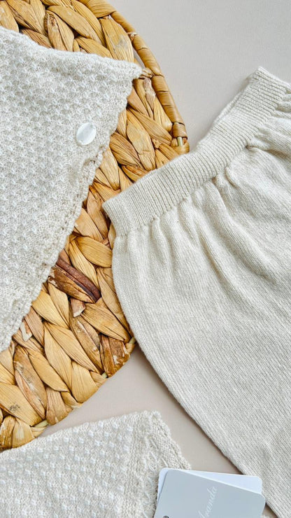CONJUNTO TEJIDO PARA BEBÉ - 3 PIEZAS - COLOR BEIGE