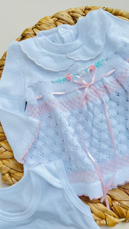 SET TEJIDO PREMIUM PARA RECIÉN NACIDA – ELEGANCIA Y TERNURA EN CADA DETALLE
