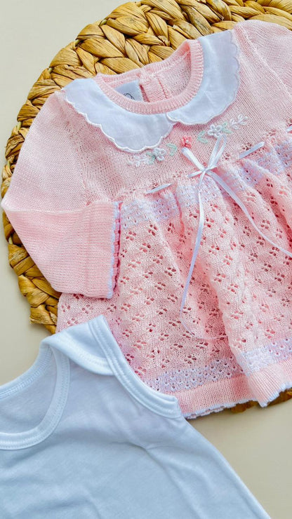 SET TEJIDO PREMIUM PARA RECIÉN NACIDA – DULZURA, ELEGANCIA Y DETALLES QUE ENAMORAN