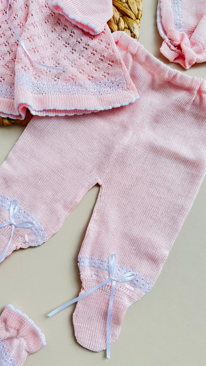 SET TEJIDO PREMIUM PARA RECIÉN NACIDA – DULZURA, ELEGANCIA Y DETALLES QUE ENAMORAN