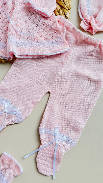 SET TEJIDO PREMIUM PARA RECIÉN NACIDA – DULZURA, ELEGANCIA Y DETALLES QUE ENAMORAN