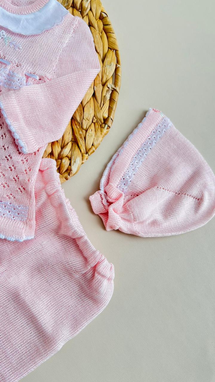 SET TEJIDO PREMIUM PARA RECIÉN NACIDA – DULZURA, ELEGANCIA Y DETALLES QUE ENAMORAN