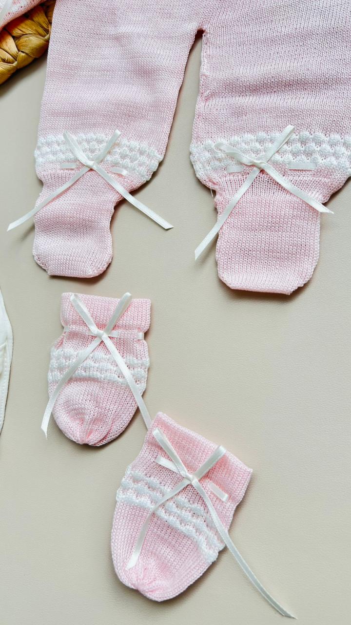 SET TEJIDO PREMIUM PARA RECIÉN NACIDA  – SUAVIDAD, ESTILO Y DETALLES QUE ENAMORAN