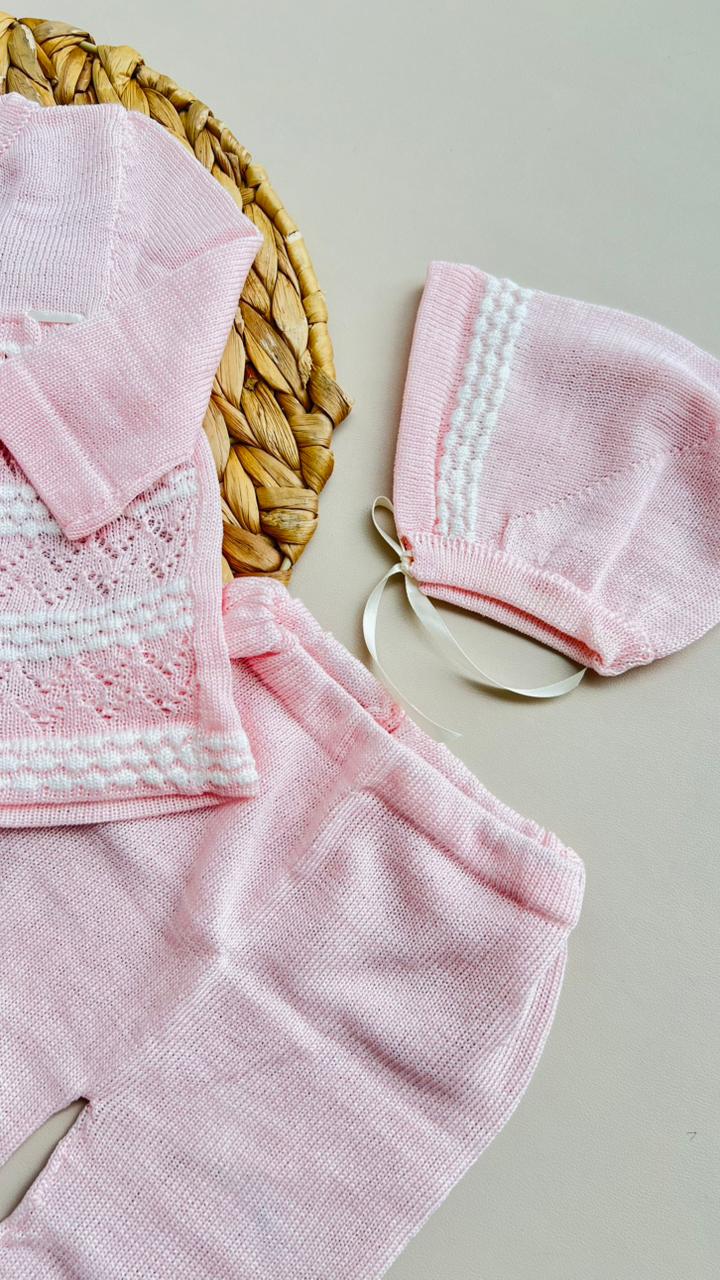 SET TEJIDO PREMIUM PARA RECIÉN NACIDA  – SUAVIDAD, ESTILO Y DETALLES QUE ENAMORAN