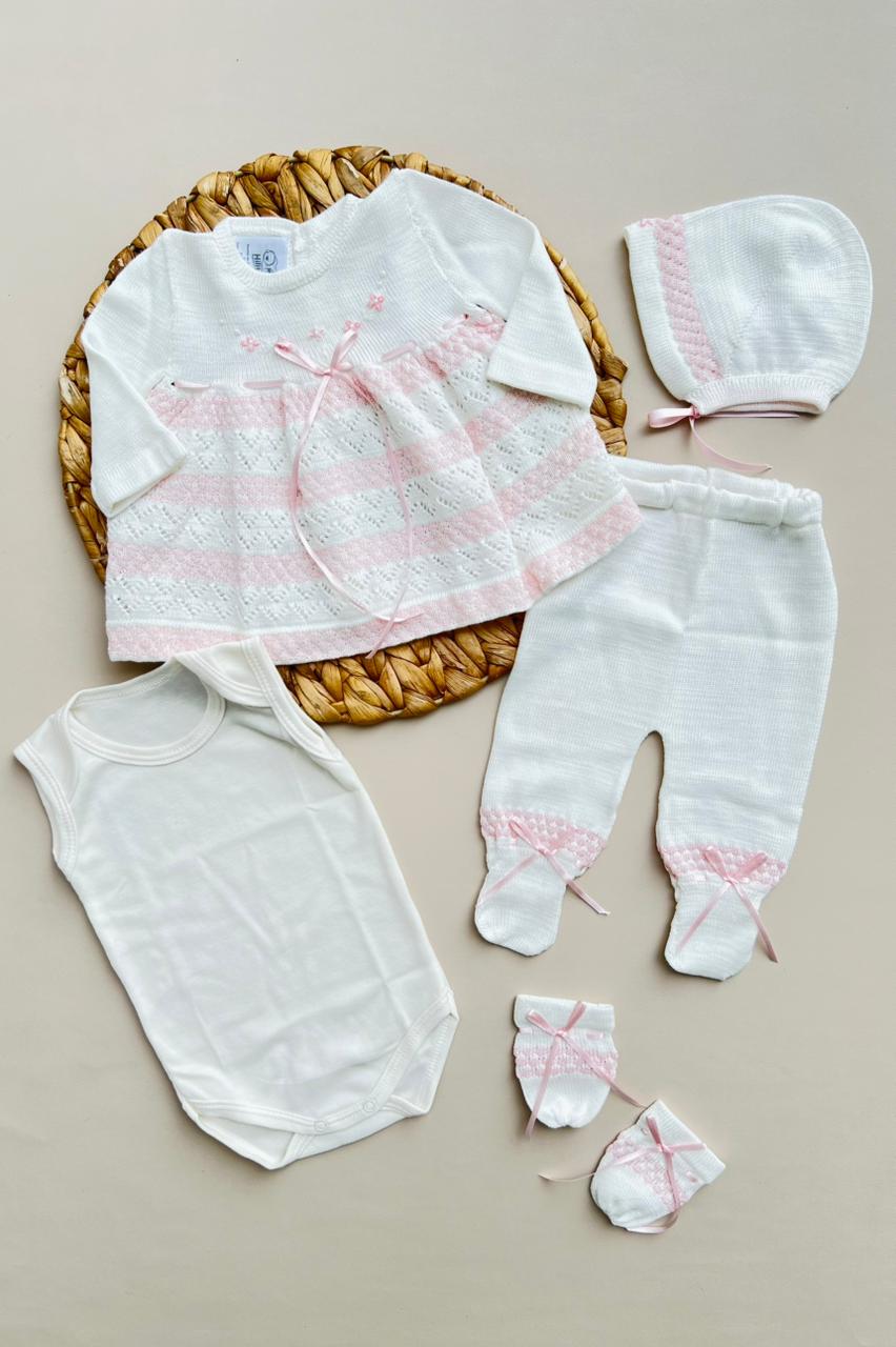 SET TEJIDO PREMIUM PARA RECIÉN NACIDA – CLÁSICO, DELICADO Y LLENO DE AMOR