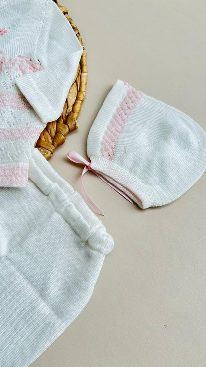 SET TEJIDO PREMIUM PARA RECIÉN NACIDA – CLÁSICO, DELICADO Y LLENO DE AMOR