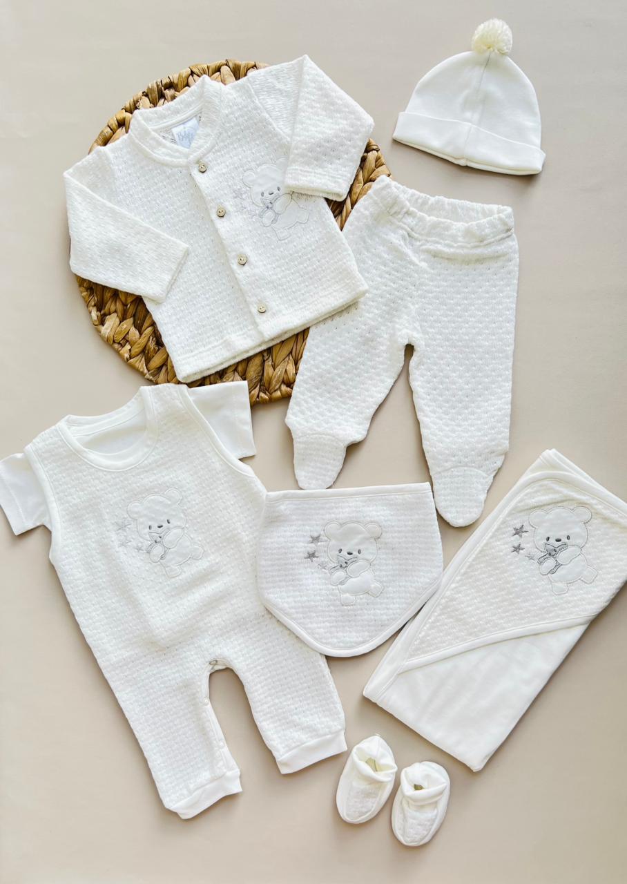SET COMPLETO PREMIUM PARA RECIÉN NACIDO – PUREZA, SUAVIDAD Y ELEGANCIA DESDE EL PRIMER DÍA