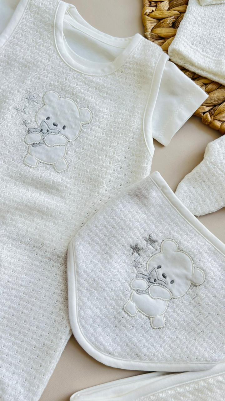SET COMPLETO PREMIUM PARA RECIÉN NACIDO – PUREZA, SUAVIDAD Y ELEGANCIA DESDE EL PRIMER DÍA