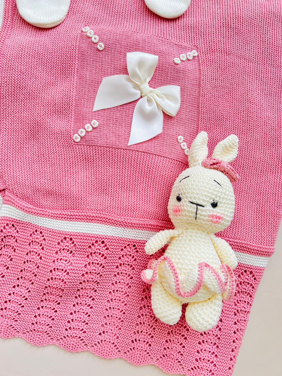 SET DE PRIMERA PUESTA TEJIDO ARTESANAL DE LUJO - EDICIÓN ROSA CLÁSICO CON DETALLES MARFIL