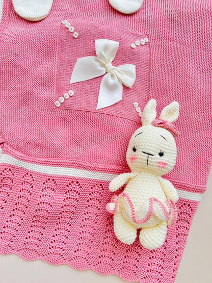 SET DE PRIMERA PUESTA TEJIDO ARTESANAL DE LUJO - EDICIÓN ROSA CLÁSICO CON DETALLES MARFIL