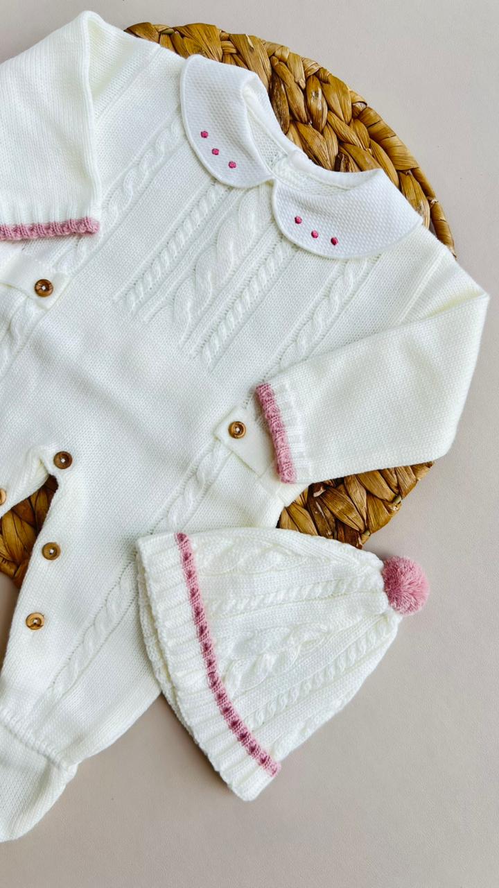 SET DE PRIMERA PUESTA TEJIDO ARTESANAL DE LUJO - CLÁSICO MARFIL CON DETALLES ROSA EMPOLVADO