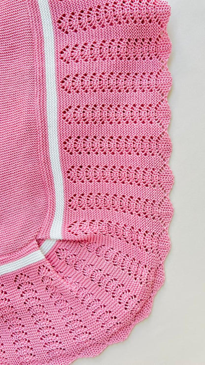 COBIJA TEJIDA ARTESANAL - ELEGANCIA ROSA EMPOLVADO CON DETALLES EN MARFIL