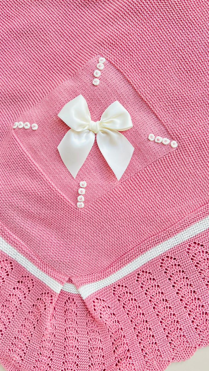 COBIJA TEJIDA ARTESANAL - ELEGANCIA ROSA EMPOLVADO CON DETALLES EN MARFIL