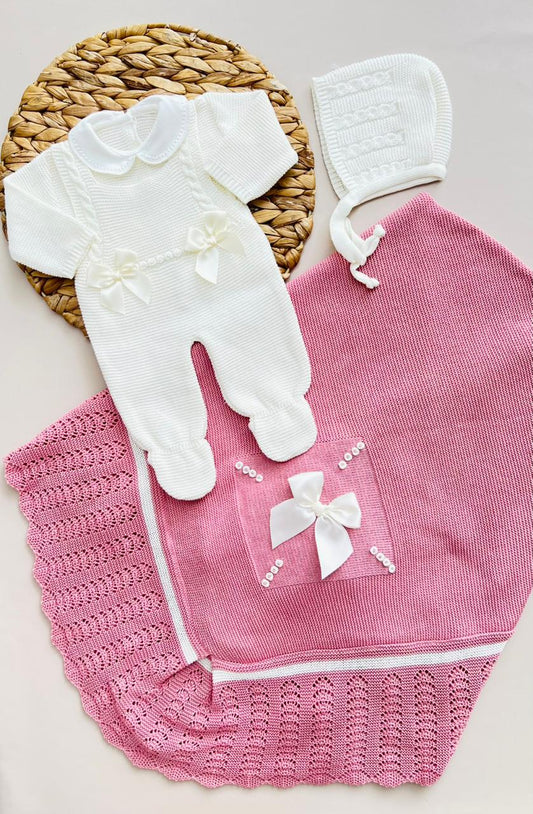 SET PRIMERA PUESTA TEJIDO ARTESANAL - EDICION ROSA & MARFIL CON DETALLES DE ALTA COSTURA
