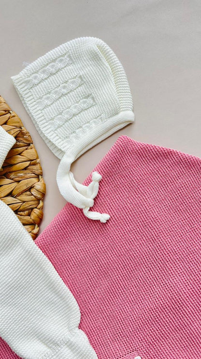 SET PRIMERA PUESTA TEJIDO ARTESANAL - EDICION ROSA & MARFIL CON DETALLES DE ALTA COSTURA